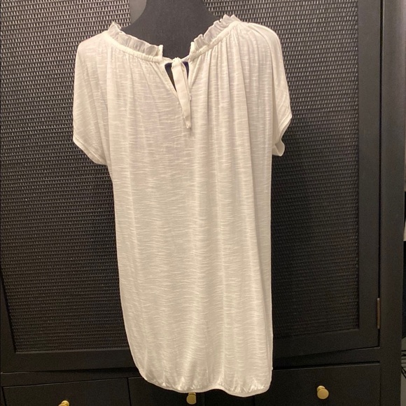 LOFT Soft White Blouse with Ruffled Neckline and Relaxed Fit - Picture 4 of 8